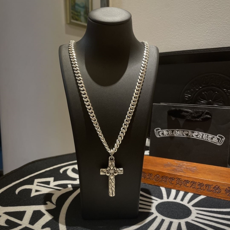 Ch**me He**ts necklaces